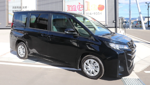 送迎対応を行うmelaの送迎車